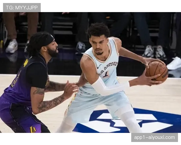 湖人主场惨败马刺暴露阵容深度 轮休策略引发教练组反思